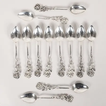 Tolv kaffeskedar, modell Rosen, GEWE Silvervarufabriken AB, Malmö 1951-1960, längd: 11,5cm, 830/1000 silver. Vikt: 136,3 g