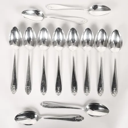 Tolv skedar, modell Vasa, Guldsmedsaktiebolaget i Stockholm, 1955-1960 Stockholm, längd: 18,3cm, 830/1000 silver.  Vikt: 428,1 g