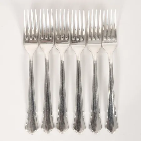 Sex smörgåsgafflar, modell Chippendale, Guldsmedsaktiebolaget i Stockholm, 1952 Stockholm, längd: 14,8cm, märkta "Åtvidabergs", 830/1000 silver. Vikt: 152,1 g