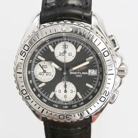 Armbandsur Breitling Shark, Ø ca 41mm, referensnummer: A13051, serienummer: 6542, automat, läderarmband ej original, viklås, bruksskick, smärre repor, slitet armband, inga övriga tillbehör.