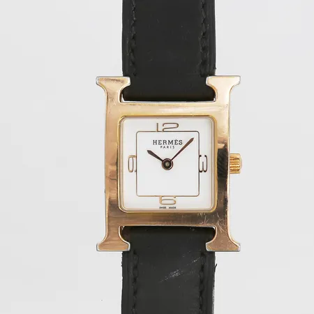 Damur Hermés, quartz, ca 30x24mm, referensnummer HH1.202, serienummer 3405197, guldfärgad metall, svart originalläderband, inga tillbehör, står still/behov av batteribyte, bruksslitage.  
