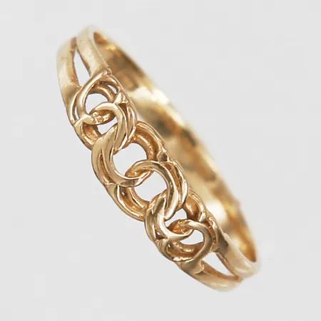 Ring Bismarck, stl 16, bredd ca 4mm, 18K  Vikt: 1,1 g