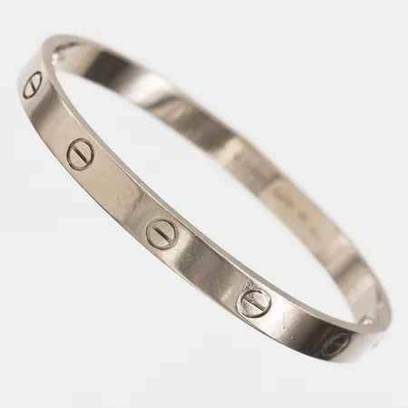 Armband, Cartier, Love Bracelet, serienummer CHP862, storlek 18, bruksslitage, certifikat från 11/1-2016, bok med skötselråd medföljer, originalask samt ytterkartong, 18K vitguld Vikt: 35,8 g