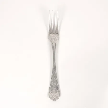 Matgaffel, modell Franska Liljan, Stockholm år 1829, längd: 203 mm, gravyr, silver. Vikt: 71,1 g