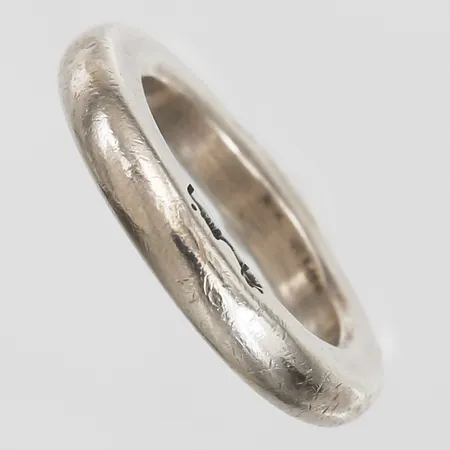Ring, Efva Attling, "One Love Thin Ring", stl: 17½, bredd: 4 mm, bruksskick, repor, 925/1000 silver. Vikt: 10 g