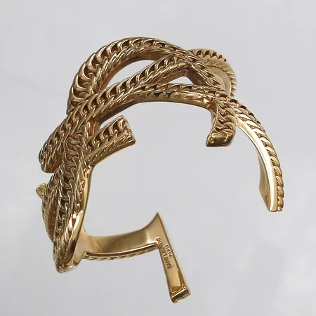 Armring, YSL Yves Saint Laurent Logo Cuff Bracelet, guldfärgad metall, innermått: 58 x 42 mm, bredd: 7 - 52 mm, inga tillbehör.