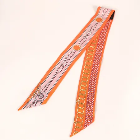 Scarf/Twilly, Hermès, siden, 84x5cm, kvitto från Hermès NK 2019, smärre tråddragning.