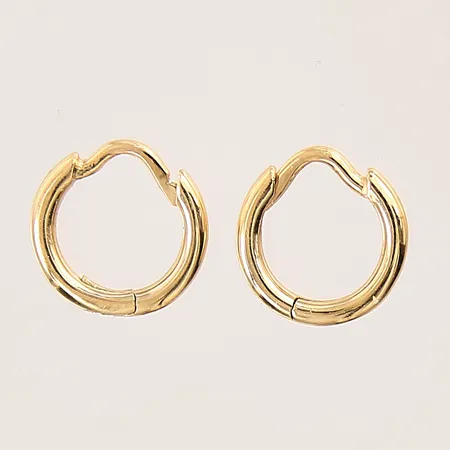 Ett par örhängen creoler, Ø6,8mm, bredd: 1,5mm, 18K  Vikt: 1,2 g