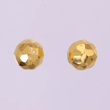 Ett par örhängen facetterade kulor, ca Ø6mm. 21K Vikt: 1 g