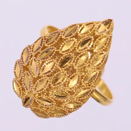 Ring med dekor, stl: 16, bredd, 16-24mm, justerbar skena, skev, 21K.  Vikt: 3,2 g