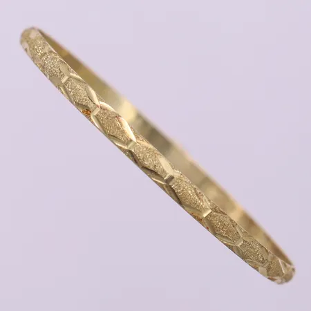 Armring med dekor, Ø49mm, bredd 3,2mm, till barn, 14K.  Vikt: 2,7 g