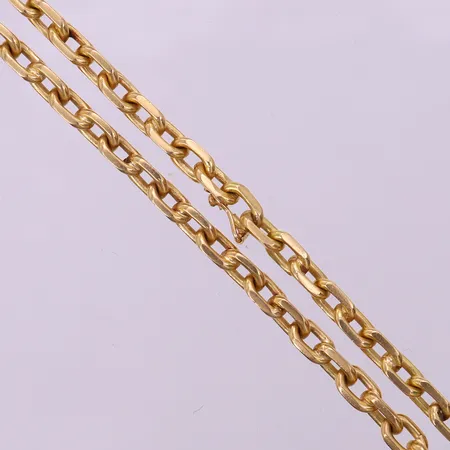 Kedja Ankar, längd 60,5cm, bredd 5mm, gömt lås, låsåtta låser ej korrekt, 18K.  Vikt: 51,8 g