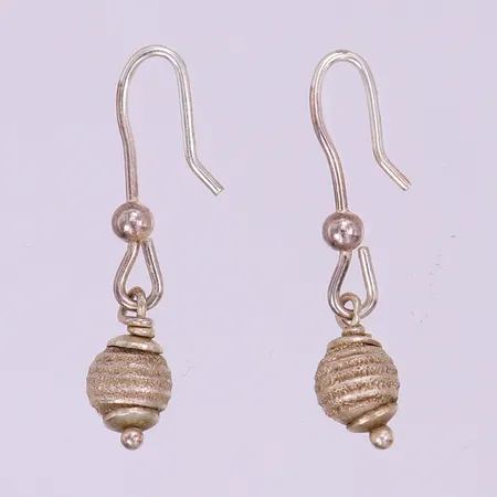 Ett par örhängen, Ø6mm, silver 925/1000.  Vikt: 1,8 g