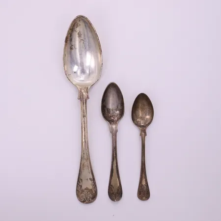 Skedar, olika storlekar, gravyrer, silver 830/1000.  Vikt: 91,7 g