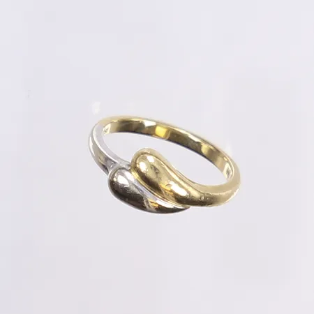 Ring i röd och vitguld, stl 17¼, bredd 2-7mm, 18K Vikt: 3,3 g