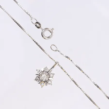 Halscollier med diamanter, ca tot 0,14ct, 38,5cm, bredd 0,5-15,5cm, vitguld, lödad ögla, 14K Vikt: 2,9 g