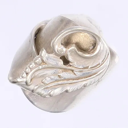 Ring, tillverkad från, stl ca 17¼, bredd 3-26mm, silver 830/1000 Vikt: 10,5 g