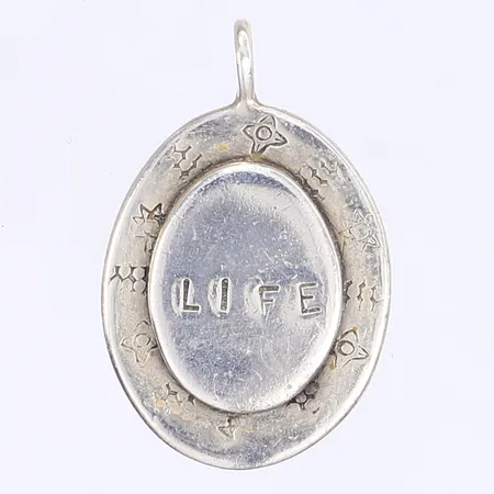 Hänge "Life", tillv. Efva Attling, 34x22mm, smärre slitage, silver 925/1000 Vikt: 9,2 g
