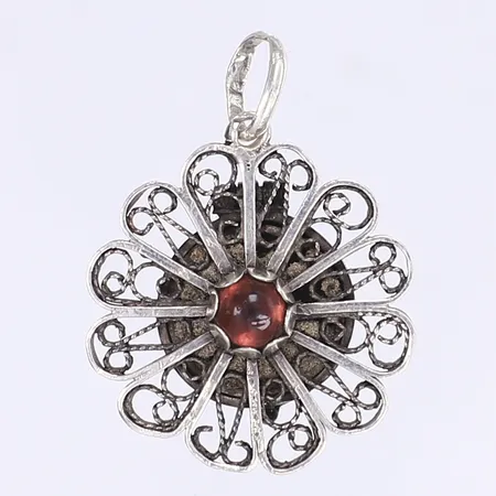 Hänge med lila sten, filigranarbete, Ø25mm, öppningsbar gömma på baksidan, slitage, något bucklig, silver 830/1000 Vikt: 5,9 g