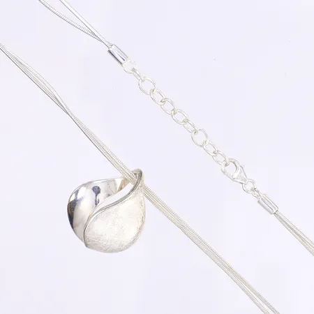 Halskedja med hänge, dubbelradig ormlänk, 42-45cm, bredd 2mm, hänget 24x20mm, silver 925/1000 Vikt: 11,6 g