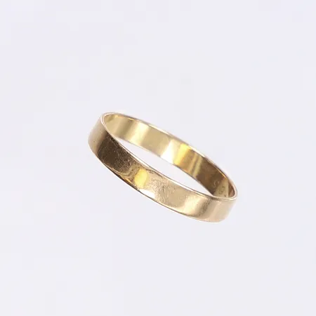 Ring, slät, stl 21, bredd 4mm, gravyr, 18K Vikt: 2,7 g