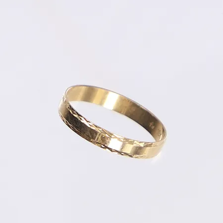 Ring, stl 16¾, bredd 3mm, gravyr, 18K Vikt: 1,1 g