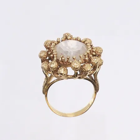 Ring med vit sten, stl 16, bredd 2-23mm, 18K Vikt: 9,5 g