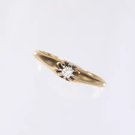 Ring med diamant 1x ca 0,04ct, stl 17¼, bredd 1-4mm, 18K Vikt: 2 g