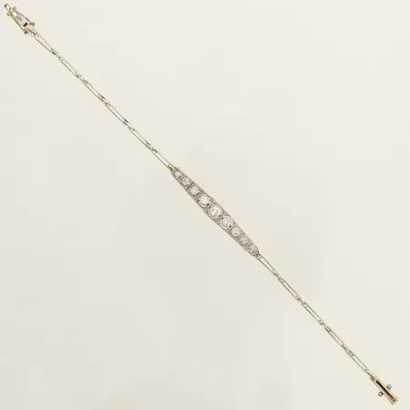 Armband, diamanter 2xca0,01ct, 2xca0,02ct, 4xca0,05ct två indikerar på syntetiska, 1xca0,10ct, längd 16cm, bredd 1,5-4,9mm, vitguld, 18K  Vikt: 7,9 g