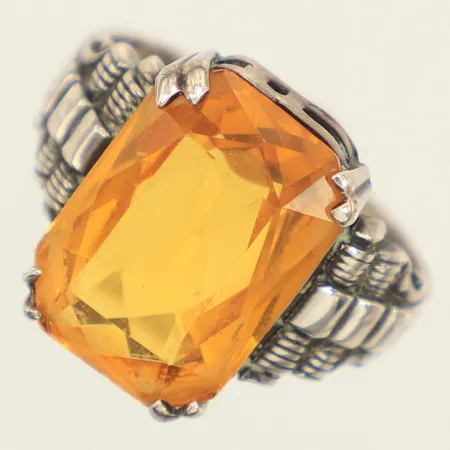 Ring, möjligen topaz, stl 16½, bredd 2,4-14,7mm, silver 830/1000 Vikt: 4,6 g