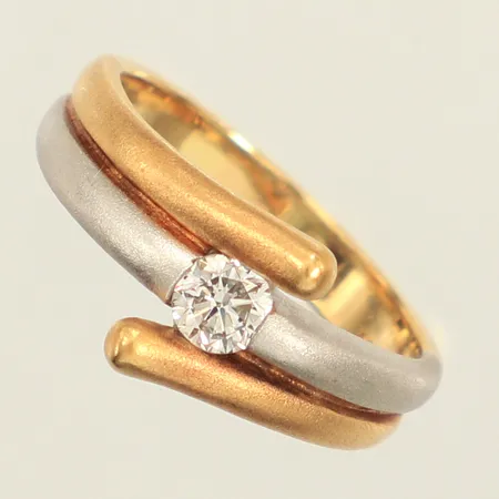 Ring, diamant ca0,23ct, stl 17½, bredd 3,4-9,5mm, tvåfärgad, 18K  Vikt: 5,7 g