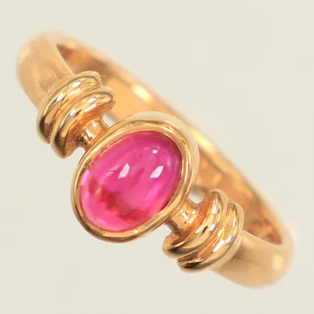 Ring, cabochonslipad rubin, stl 17½, bredd 3-8,2mm, Alton, år 1995, 18K Vikt: 4 g