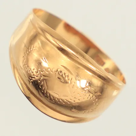 Ring, stl 18½, bredd 2,9-11,8mm, skev i skena, 18K  Vikt: 1,8 g