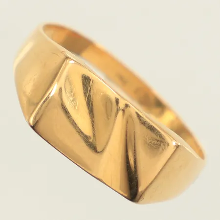 Klackring, stl 21½, bredd 2,3-8,4mm, skev i skena, 18K  Vikt: 3,5 g