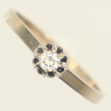 Ring, diamant ca0,08ct, stl 16, bredd 1,5-4,4mm, vitguld, 18K Vikt: 1,6 g