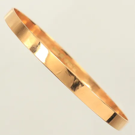 Armring, innermått 19cm, bredd 5,2mm, Guldsmed Carl-Erik Sandgren år 1971, skev, 18K Vikt: 12,4 g