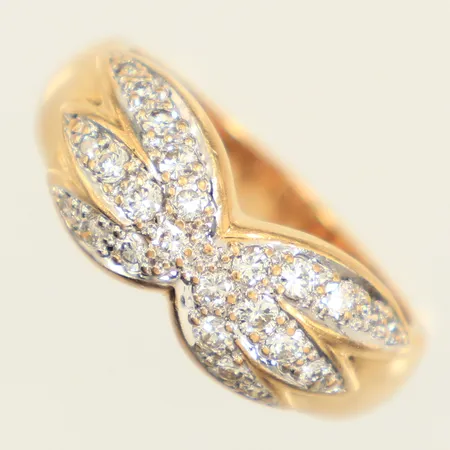 Ring, diamanter 24xca0,01-0,02ct, stl 17¾, bredd 3,8-8,2mm, 18K  Vikt: 5,9 g