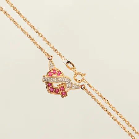 Collier, integrerat hänge, diamanter 10xca0,005ct, syntetiska rubiner, längd 47cm, bredd 1,1-11mm, missfärgat, lagningar vid hänge, 14K Vikt: 4,6 g