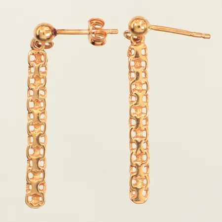 Ett par örhängen X-länk, längd 30mm, bredd 2,7mm, en snurrebuss saknas, 18K Vikt: 1,6 g
