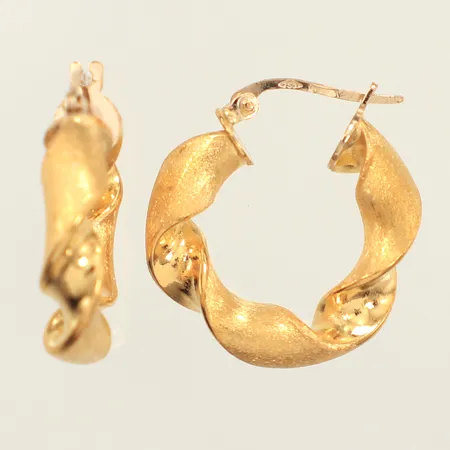 Ett par örhängen, creoler, Ø19,4mm, bredd 4,8mm, 18K Vikt: 3,9 g