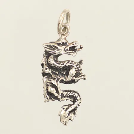 Hänge drake, längd 30mm, bredd 0,4mm, 925/1000 silver Vikt: 2,6 g