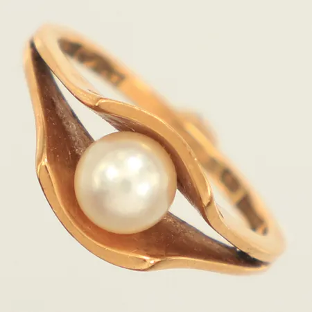 Ring odlad pärla, stl 16½, bredd 1,4-8,5mm, 18K Vikt: 3,9 g