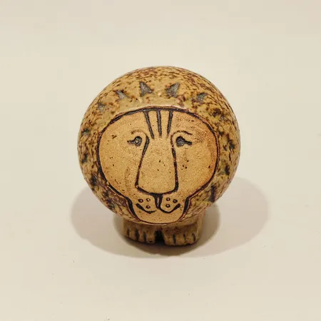 Figurin, Lejon mini ur serien Afrika, Lisa Larson för Gustavsberg, stengods, höjd: 5cm, stämpelmärkt 