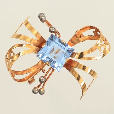 Brosch, syntetisk spinell, längd 37mm, bredd 28mm, Juvelfabriken Ab, år 1953, 18K  Vikt: 5,8 g