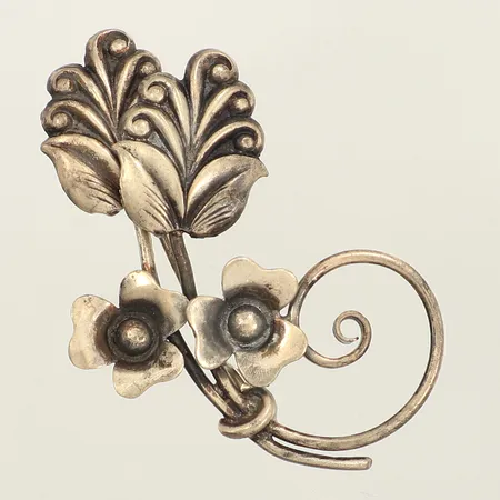 Brosch, längd 46mm, bredd 28mm, Ge-Kå-Smyckek G Kaplan, år 1950, silver Vikt: 5,4 g
