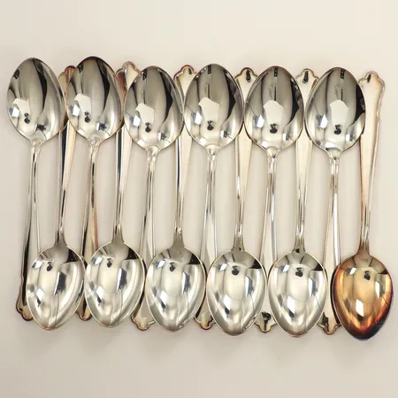 Tolv dessertskedar, längd 15cm, modell Chippendale, tyglinda, silver 830/1000 Vikt: 339,4 g