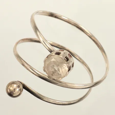Armring, bergskristall, innermått ca 19cm, Saarela Arvo år 1970, skev, silver Vikt: 38,2 g