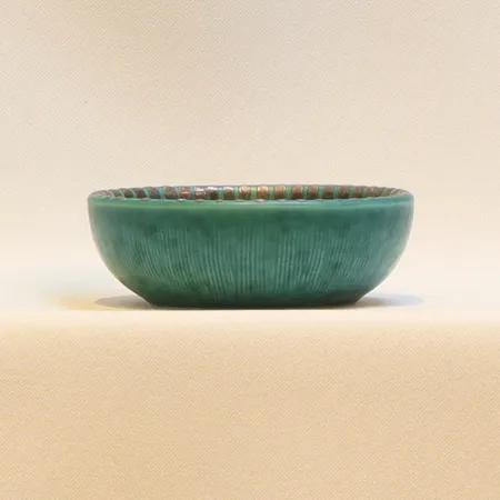 Skål, Argenta A25, Wilhelm Kåge för Gustavsberg, nr 2, Ø 8cm, höjd ca 2cm, stengods, grön glasyr, målad silverdekor 