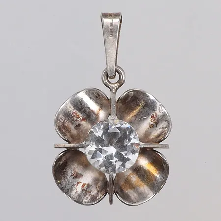 Hänge blomma med bergkristall, 35x22mm inklusive hängöglan, Finland, Silver 925/1000 Vikt: 4,4 g