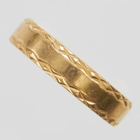 Ring, stl 15½, bredd 4mm, gravyr, 18K Vikt: 3,2 g